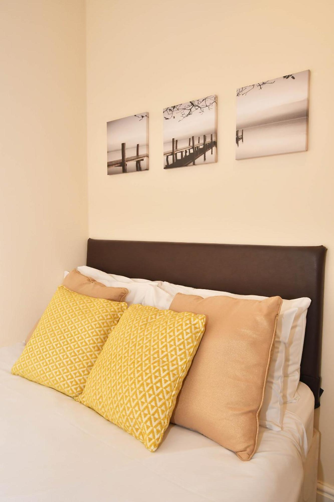 Townhouse @ 178 Ruskin Road クルー エクステリア 写真